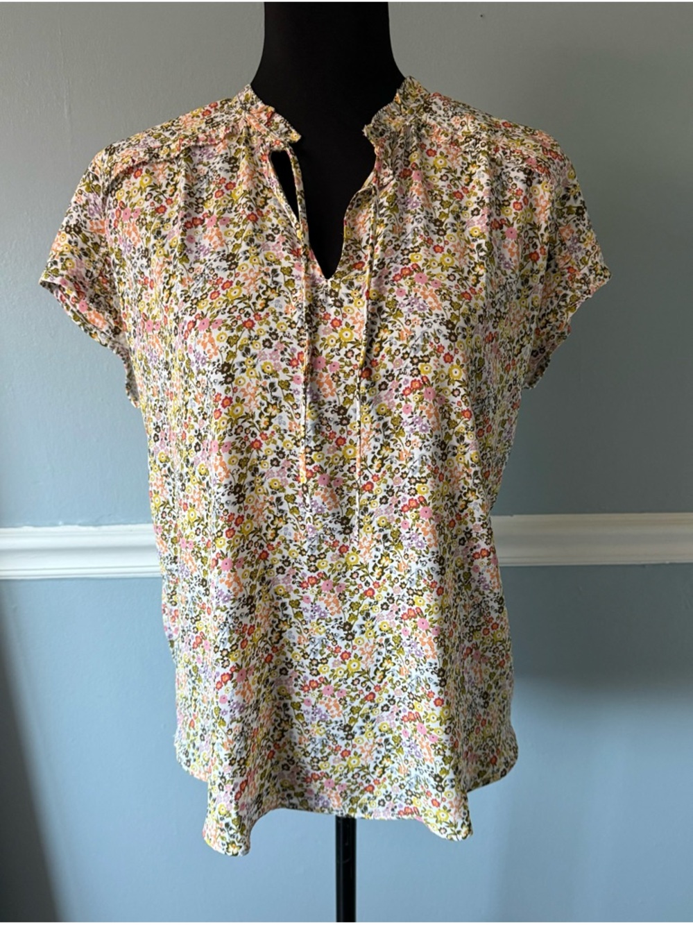 Floral Ruffled Split-Neck Blouse - Pink/Green M